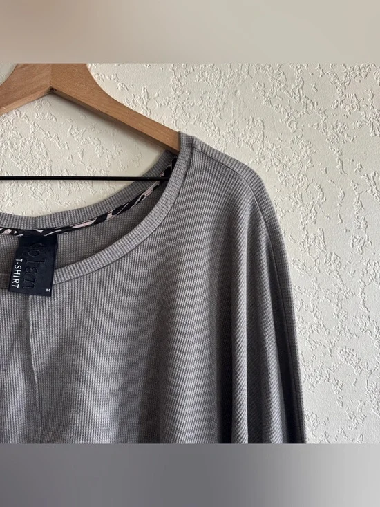 Dolan | waffle knit oversized shark bite top | M - Picture 2 of 5